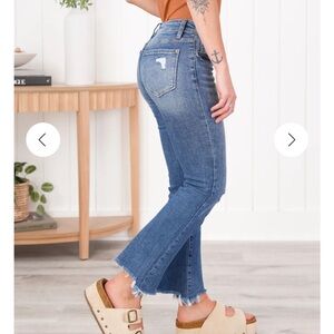 Freckled Poppy Lovervet Mid Rise Medium Wash Cropped Jeans w/ Raw Hem Size 30/11
